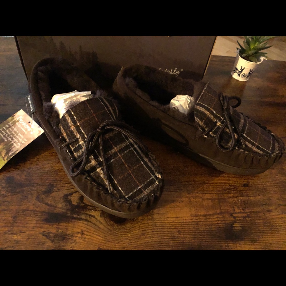 Men’s Bearpaw slippers! New in box